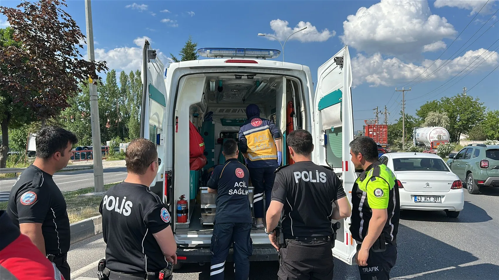 Kütahya’da yolun karşısına geçmeye çalışan yaşlı kadın ağır yaralandı