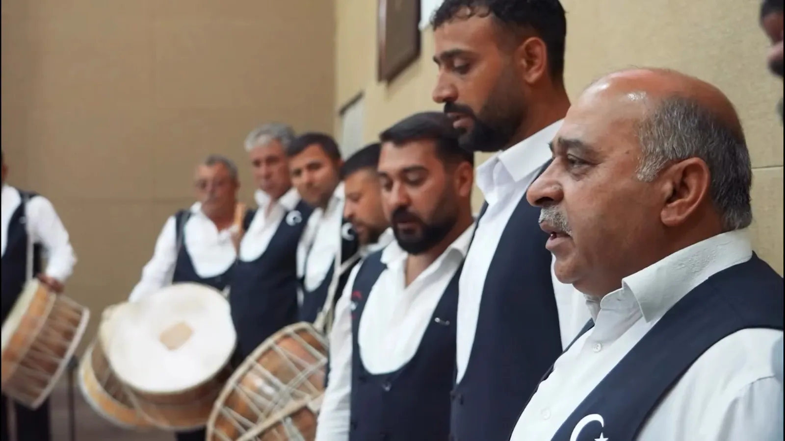 Kırşehirli Abdallar milli takımın Dünya Kupası yolculuğunu marşla taçlandırdı