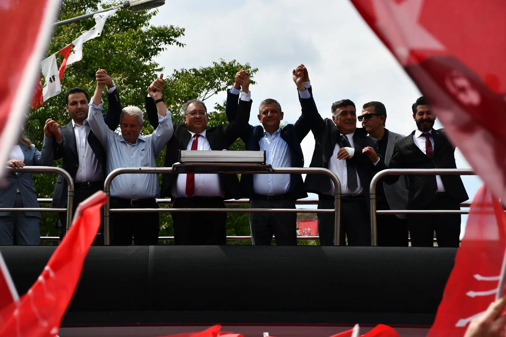 Özgür Özel'den seçmenine sandığa gidin çağrısı