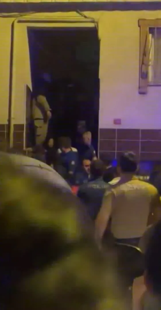 Fatih’te dehşet anları Oğlunu para için annesini rehin aldı