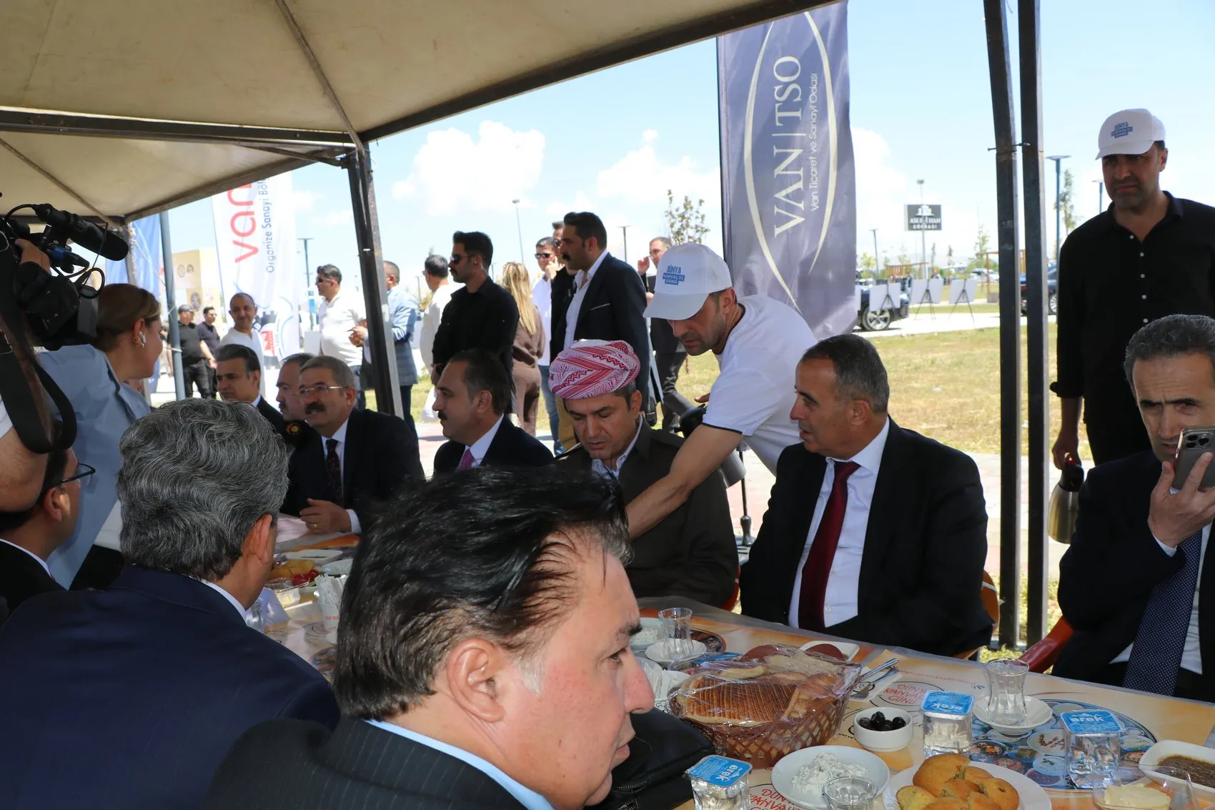 Van Gölü kıyısında binlerce yıllık kahvaltı mirası buluştu