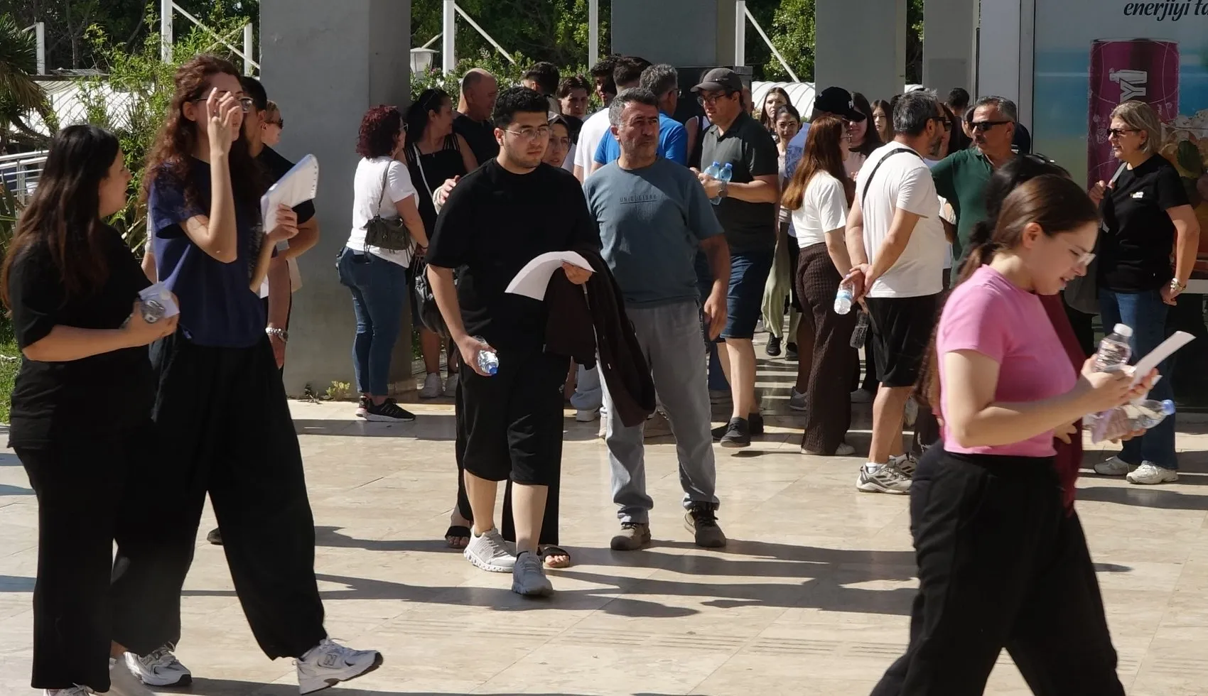 Antalya'da sınav maratonu Kapılar kapanırken yaşanan o anlar