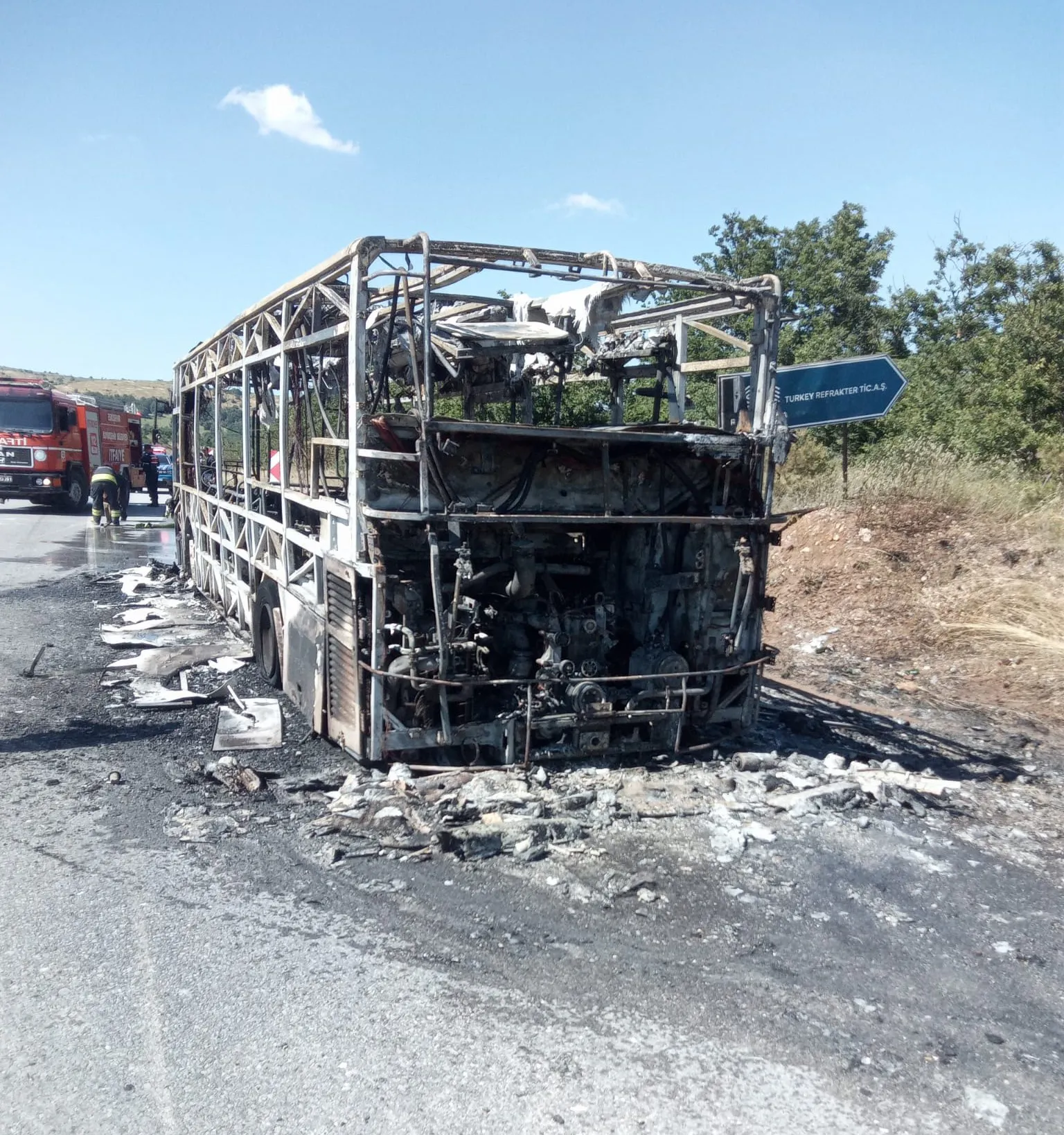 Eskişehir yolunda seyir halindeki belediye otobüsü küle döndü