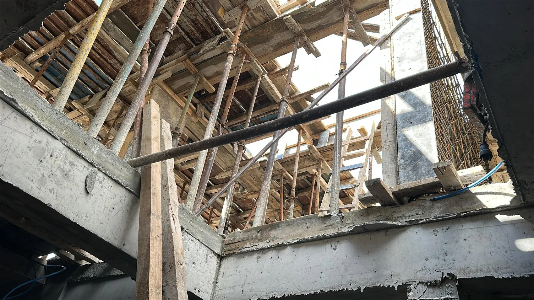 Kütahya’da inşaat iskelesi çöktü 4 işçi yaralı