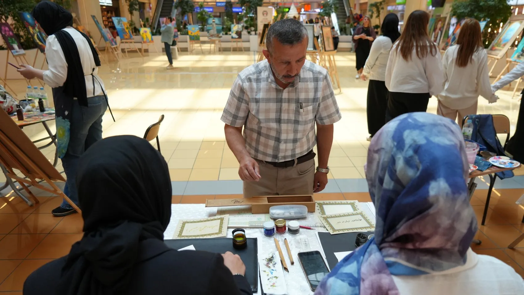 38 Yaşında Başladığı Sanatı Şimdi Gençlere Aktarıyor