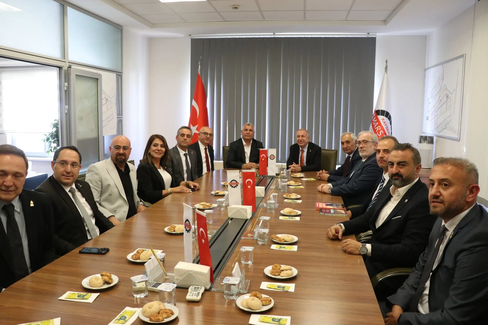 Ümit Özdağ Kayseri sanayicisi ve esnafıyla bir araya geldi