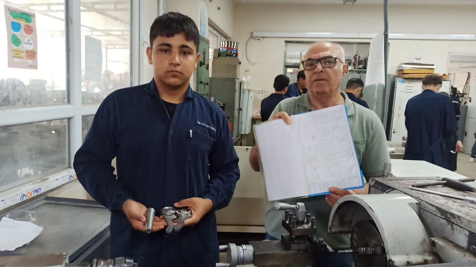 İskenderunlu öğrenciler okulda hem üretiyor hem para kazanıyor