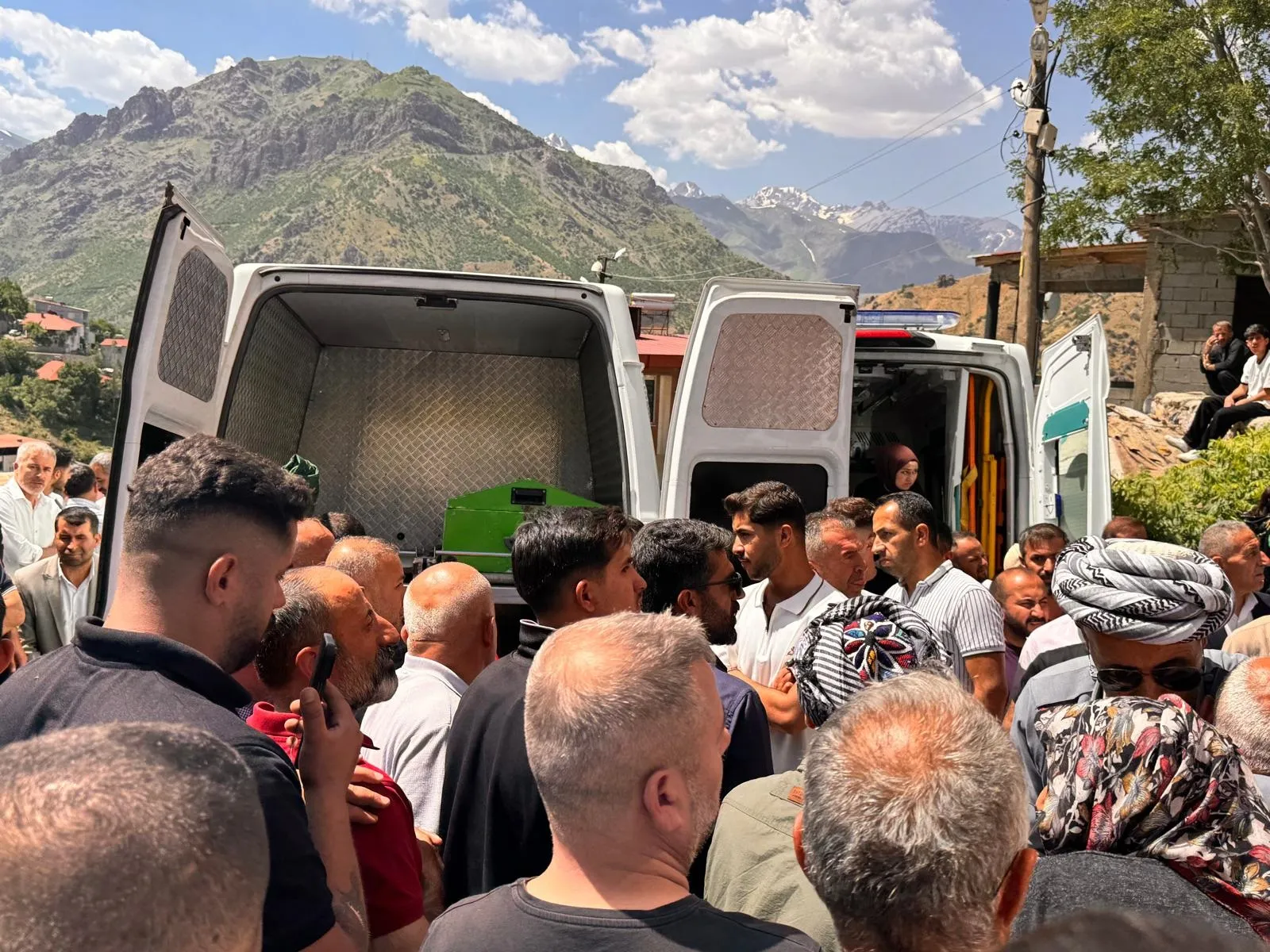 Şemdinli'de uzman çavuş dehşeti Eşini ve ailesini öldürdü