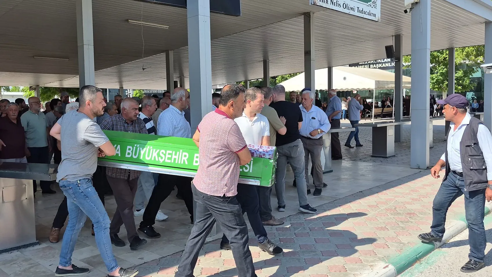 Malatya’da aile faciası Eşini ve kızını vurdu