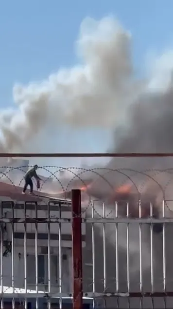 Ataşehir Yenisahra’da çatı yangını paniği