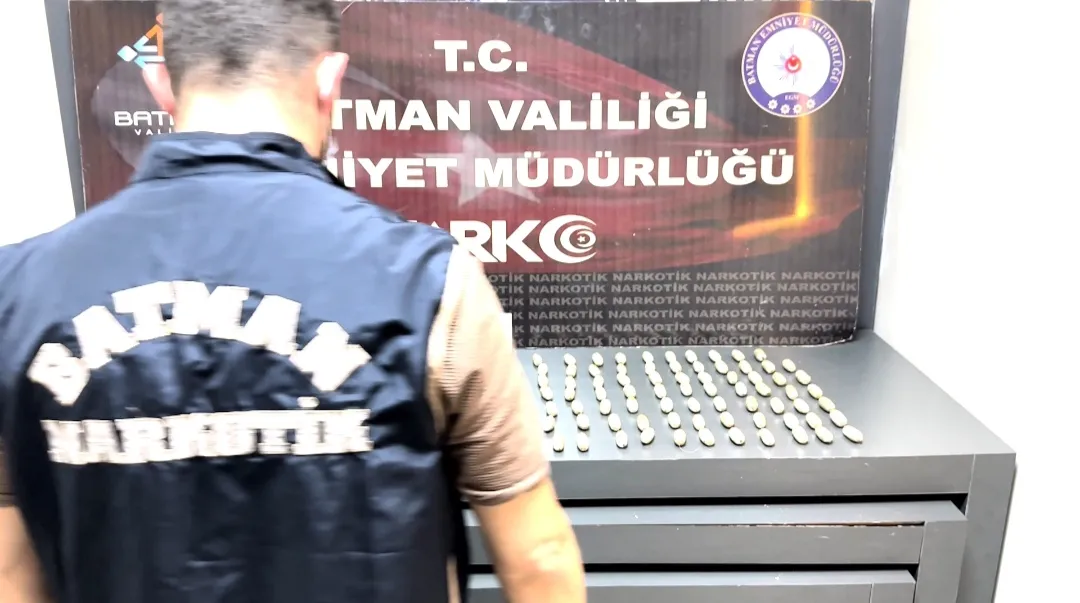 Batman yolunda midesinde uyuşturucu taşıyan şüpheli tutuklandı
