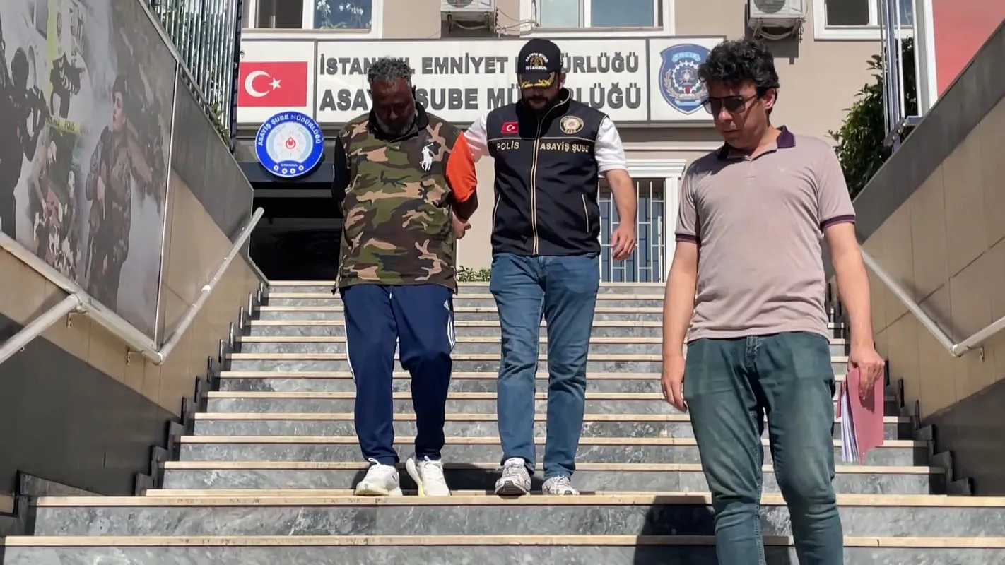Fatih'te turist soyup havalimanına koşan hırsız yakayı ele verdi