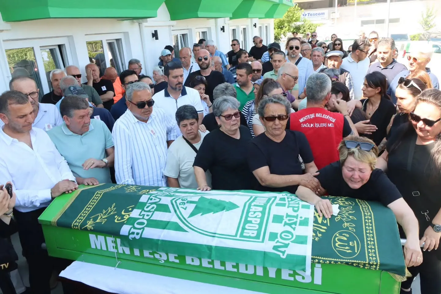 Muğlaspor camiası Akın Çavaş'ı son yolculuğuna uğurladı