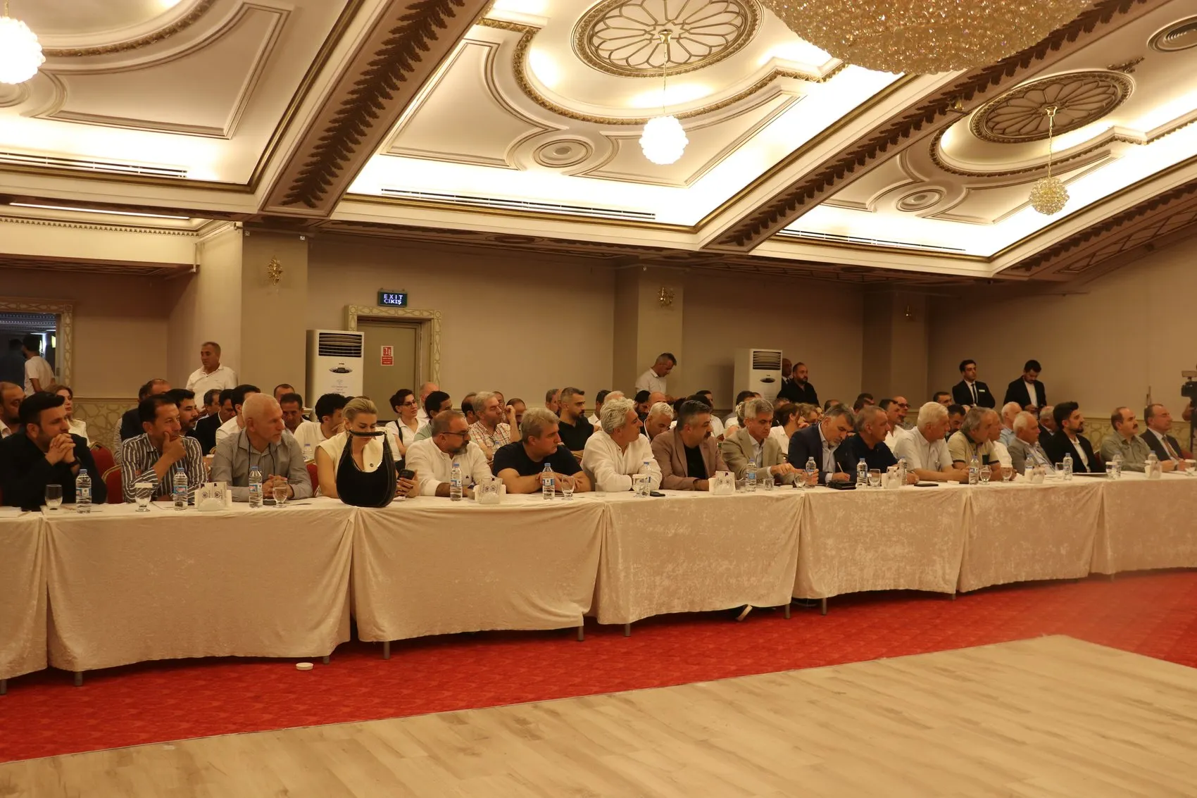 Özgür Özel Diyarbakır ziyaretinde demokrasi vurgusu yaptı