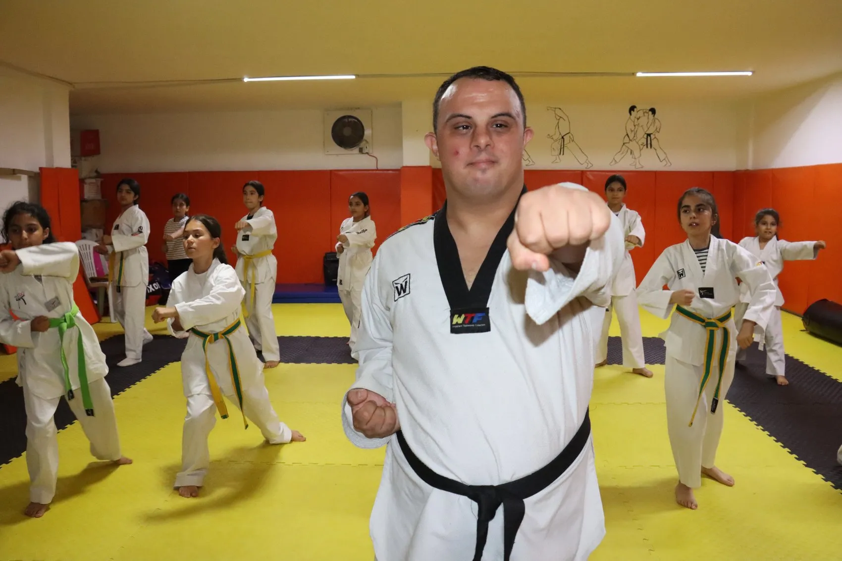 Birecikli İbrahim spor ve sanatla kabuğunu kırdı