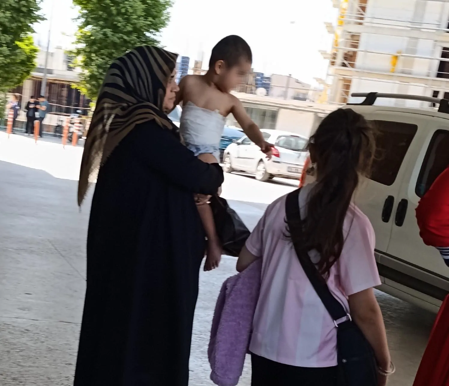 İnegöl’de ev kazası 3 yaşındaki çocuğun üzerine çay döküldü