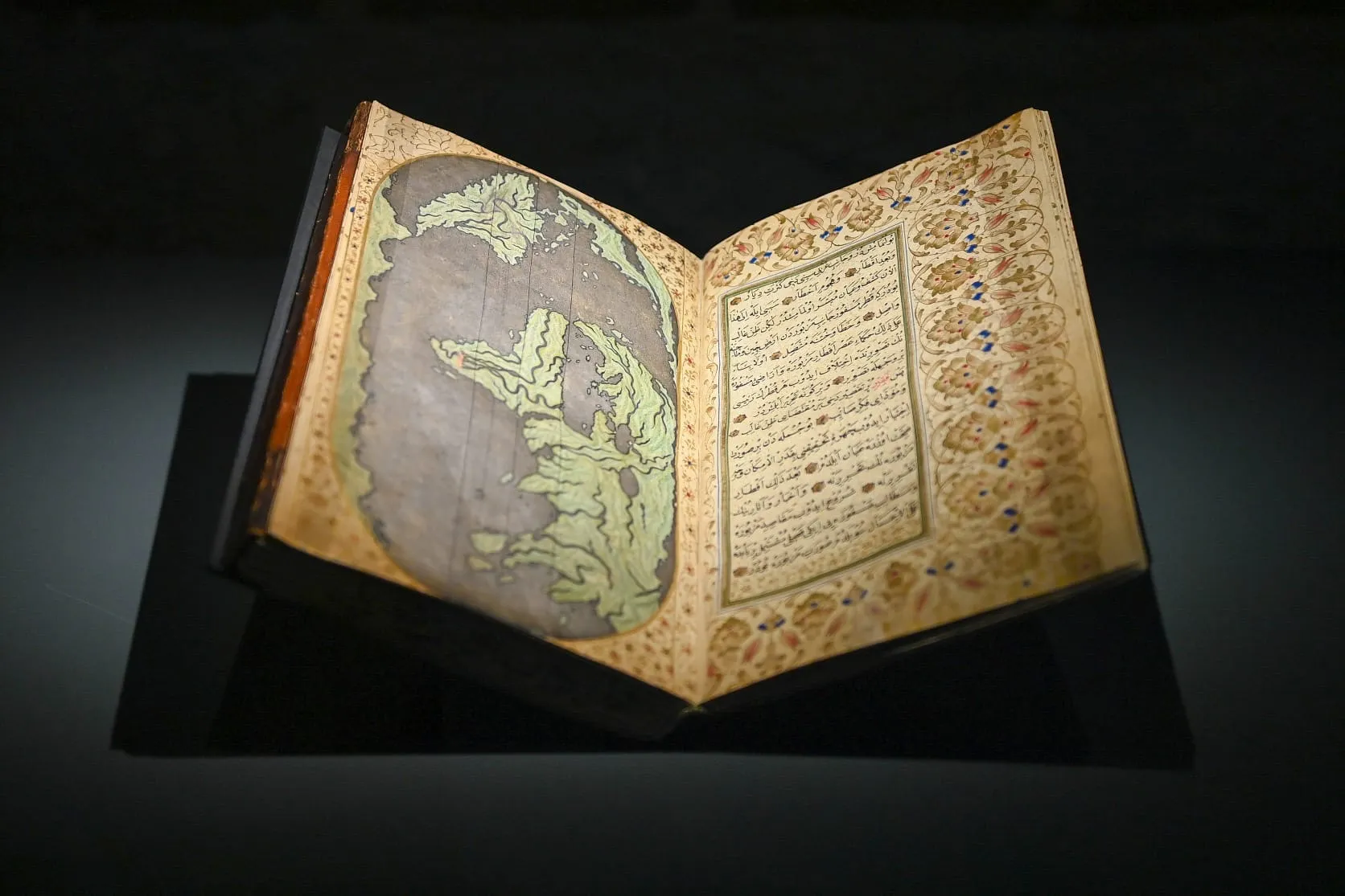 Osmanlı bilim mirasını anlatan Gökküre sergisi ziyarete açıldı