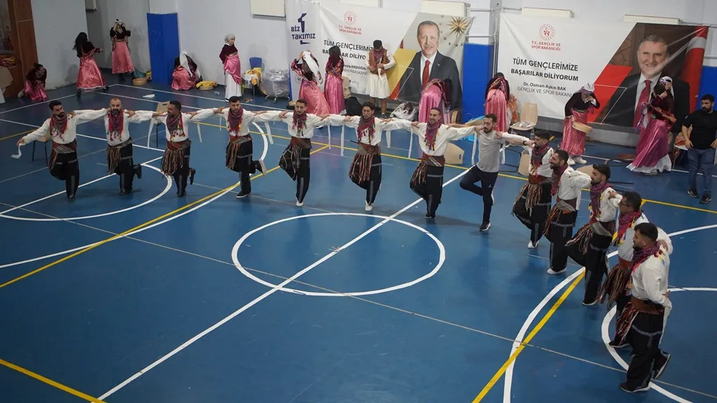 Siirtli öğretmenler sahneye dönüyor