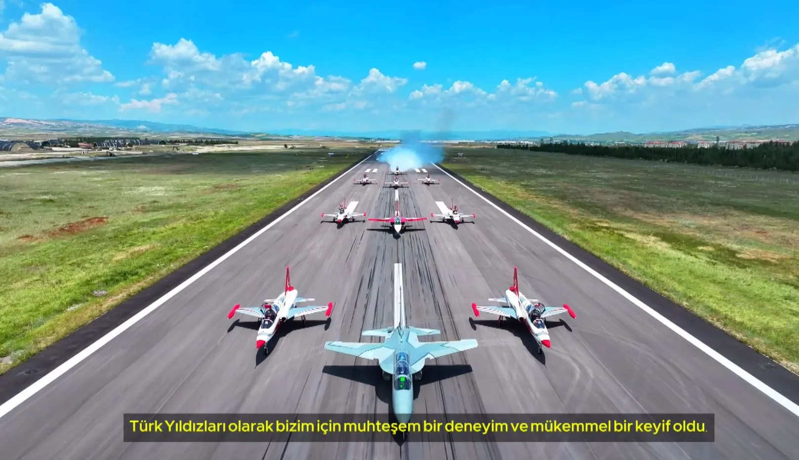 HÜRJET ve Türk Yıldızları gökyüzünde ilk kez 10 uçakla buluştu