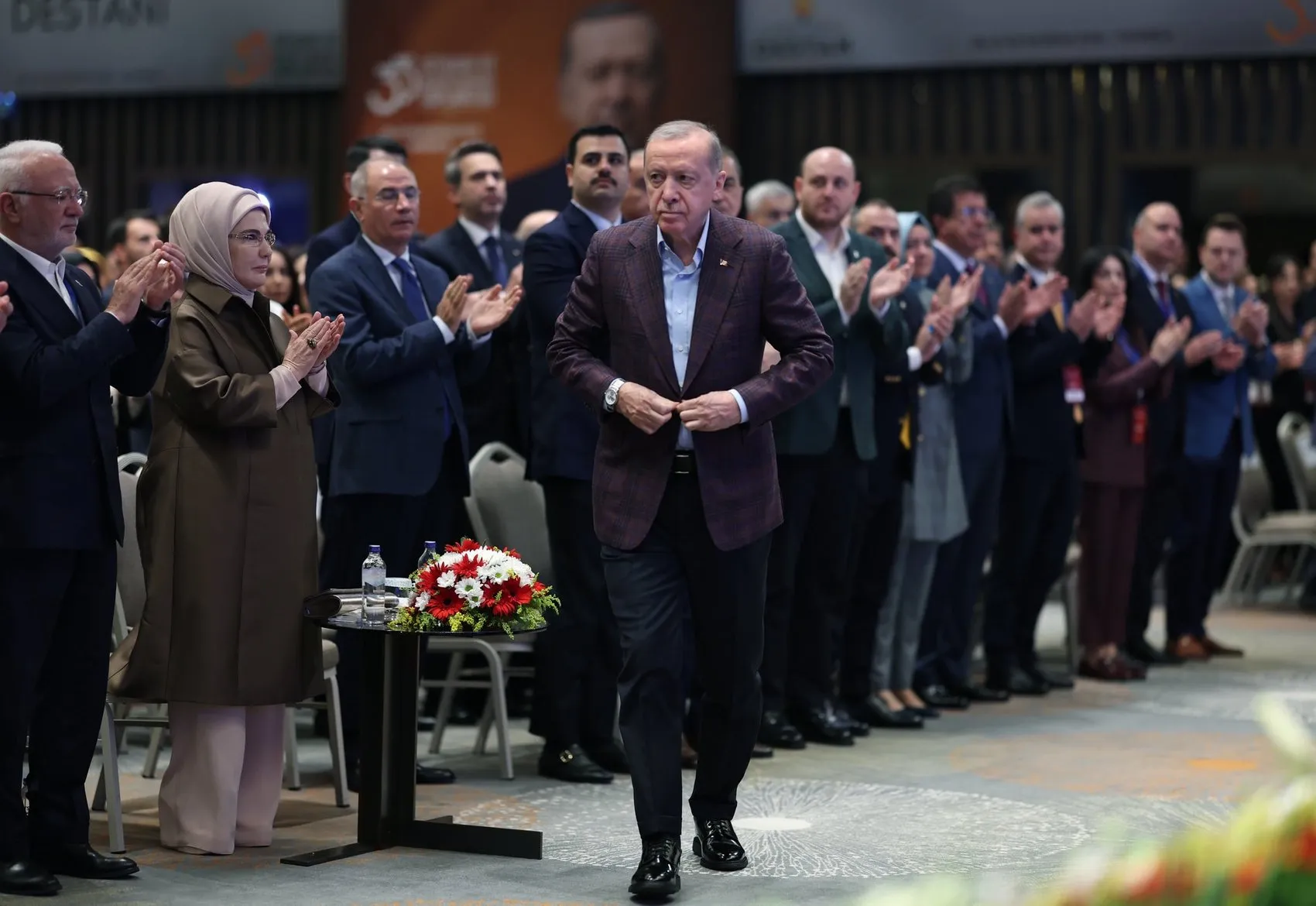 Emine Erdoğan'dan AK Parti'nin yeni yol haritasına destek mesajı