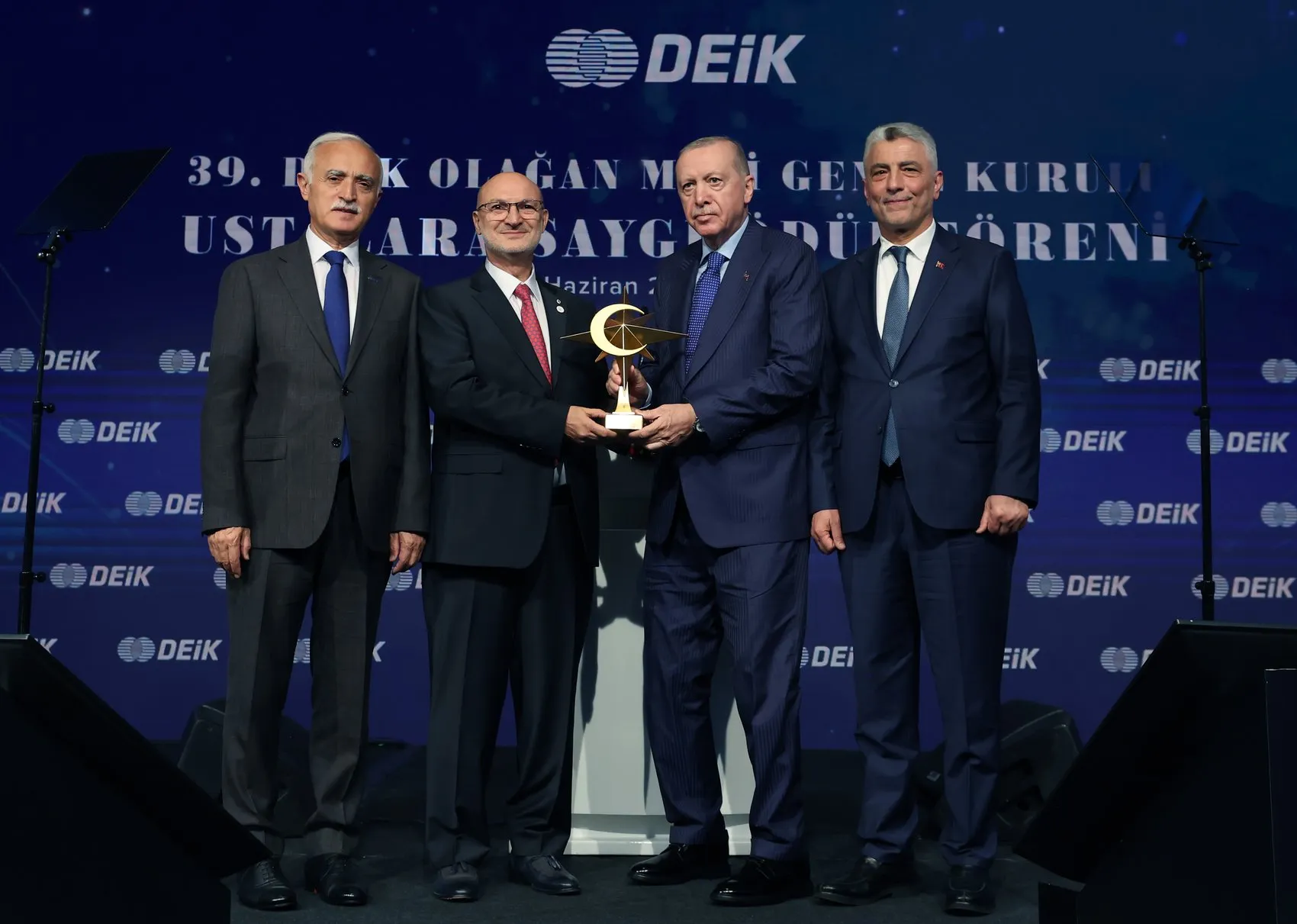 İhracatta Cumhuriyet tarihinin rekoru kırıldı