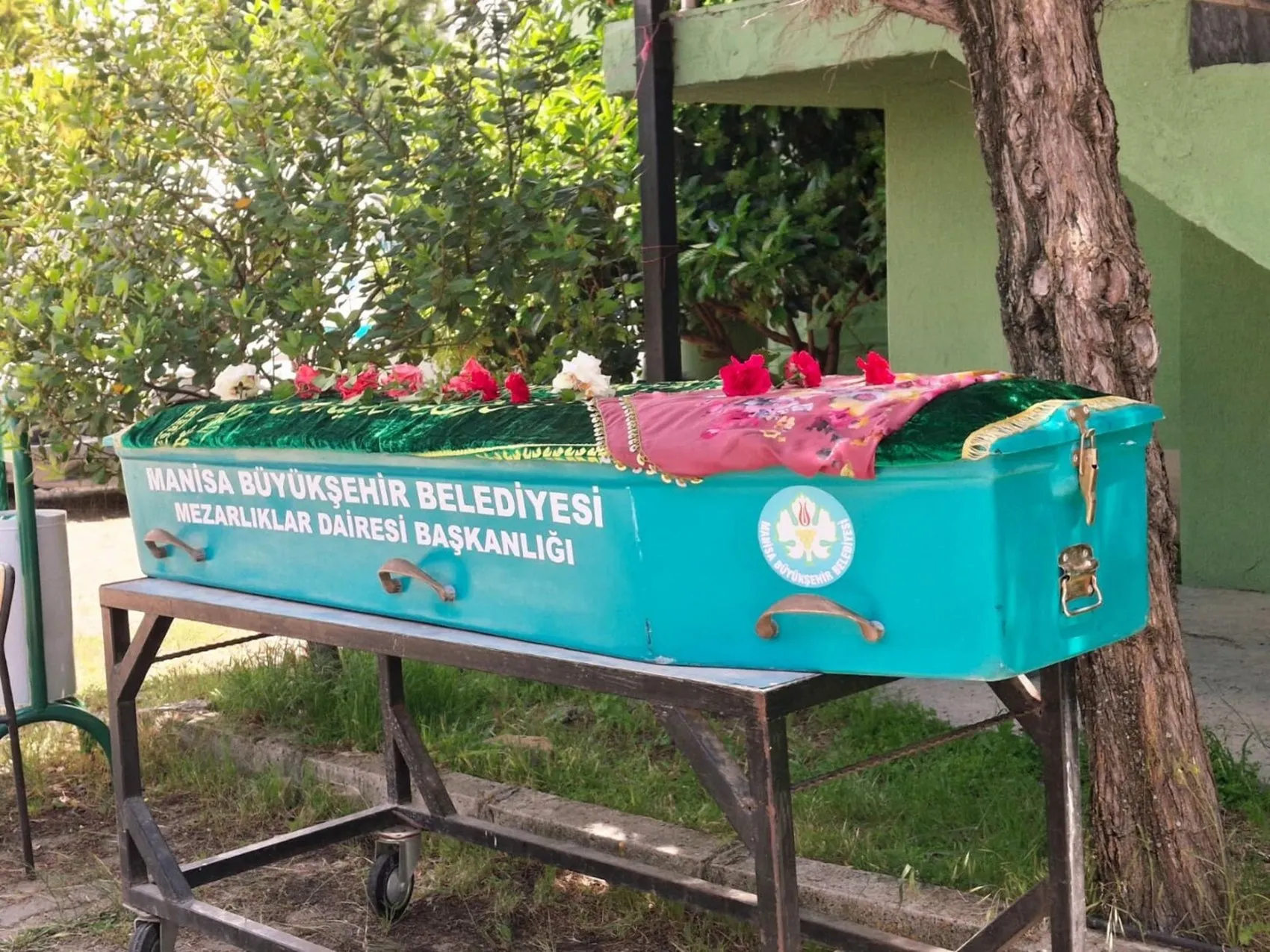 Manisa üniversite öğrencisi Zehra Kaçar'ı son yolculuğuna uğurladı