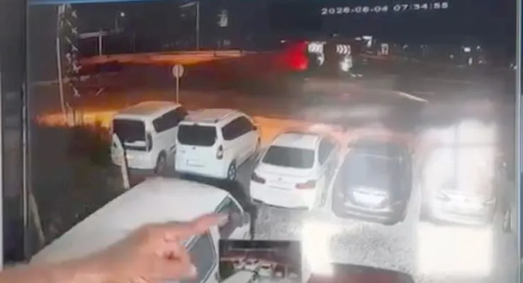 İslahiye yolunda 17 tonluk arpa kazası kameraya yansıdı
