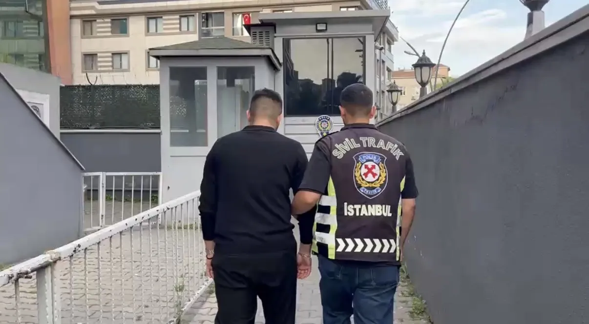 TEM Otoyolu’nda direksiyon başında terör estirdi