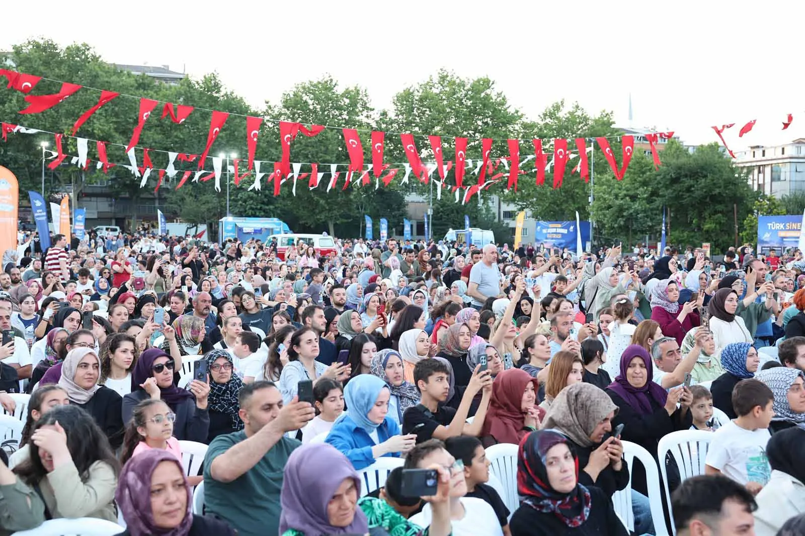 Türkan Şoray Sultangazi’de Kadir İnanır’ı andı