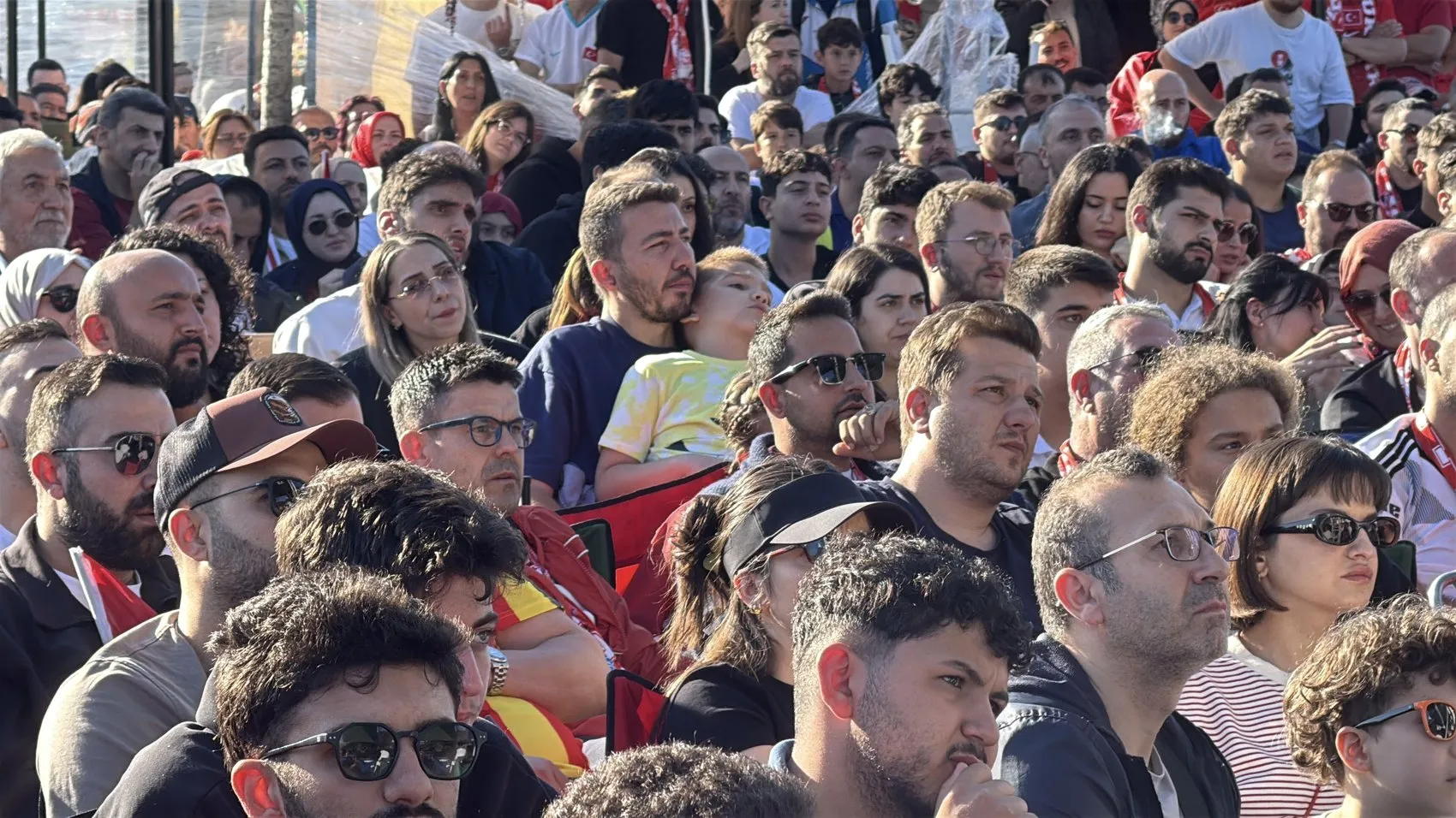 Yalovalılar milli maç için meydanlara akın etti