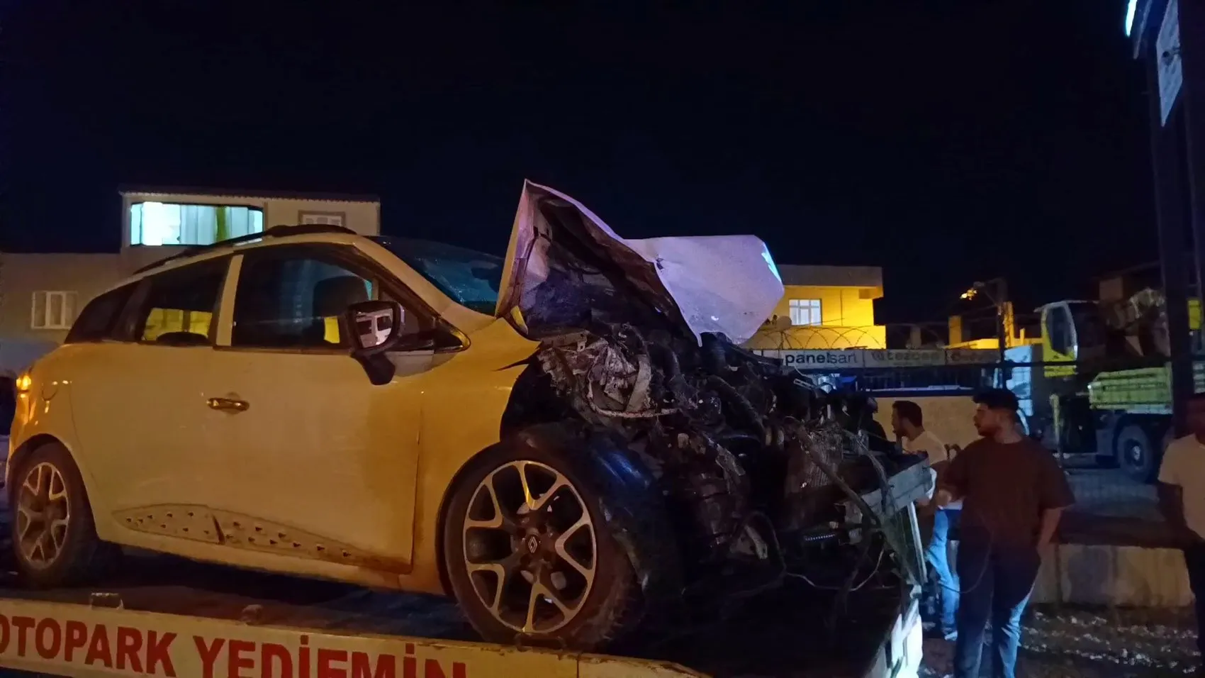 Bursa'da gece yarısı trafik kazası 6 kişi hastaneye kaldırıldı
