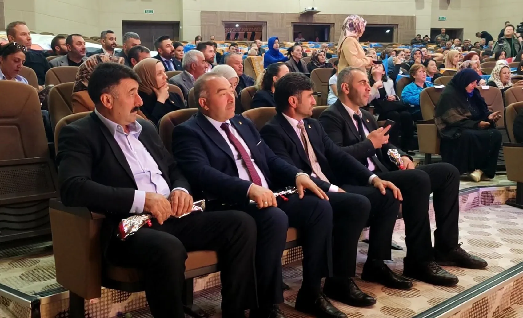 Bakan Işıkhan Ardahan'da AK Parti'nin saha mesaisini anlattı