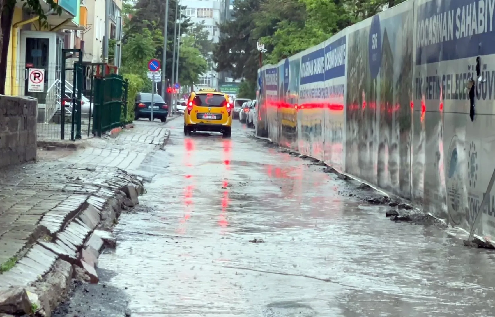 Kayseri'de aniden bastıran sağanak hayatı felç etti