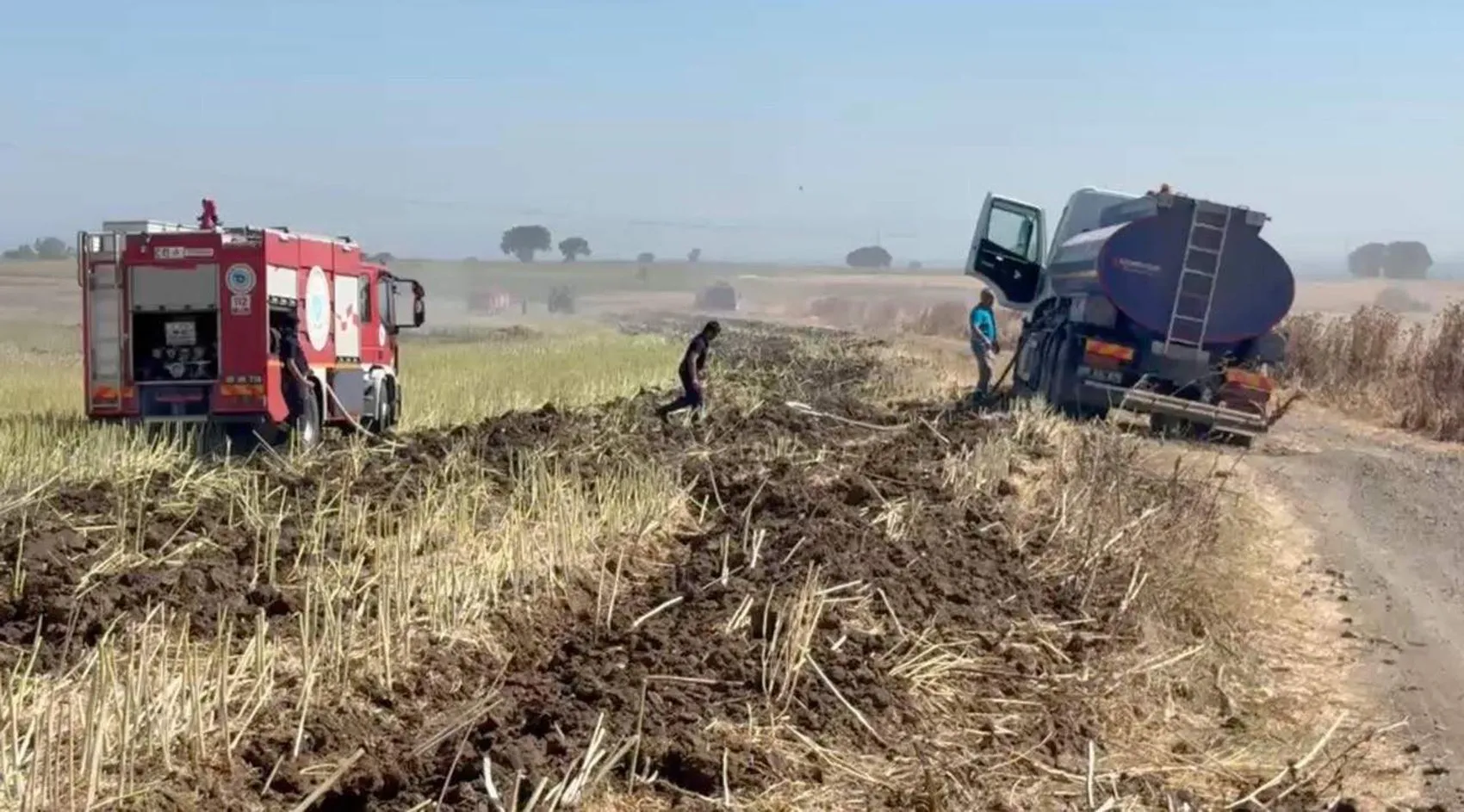 Tekirdağ'da tarlaları küle çeviren yangın kontrol altına alındı