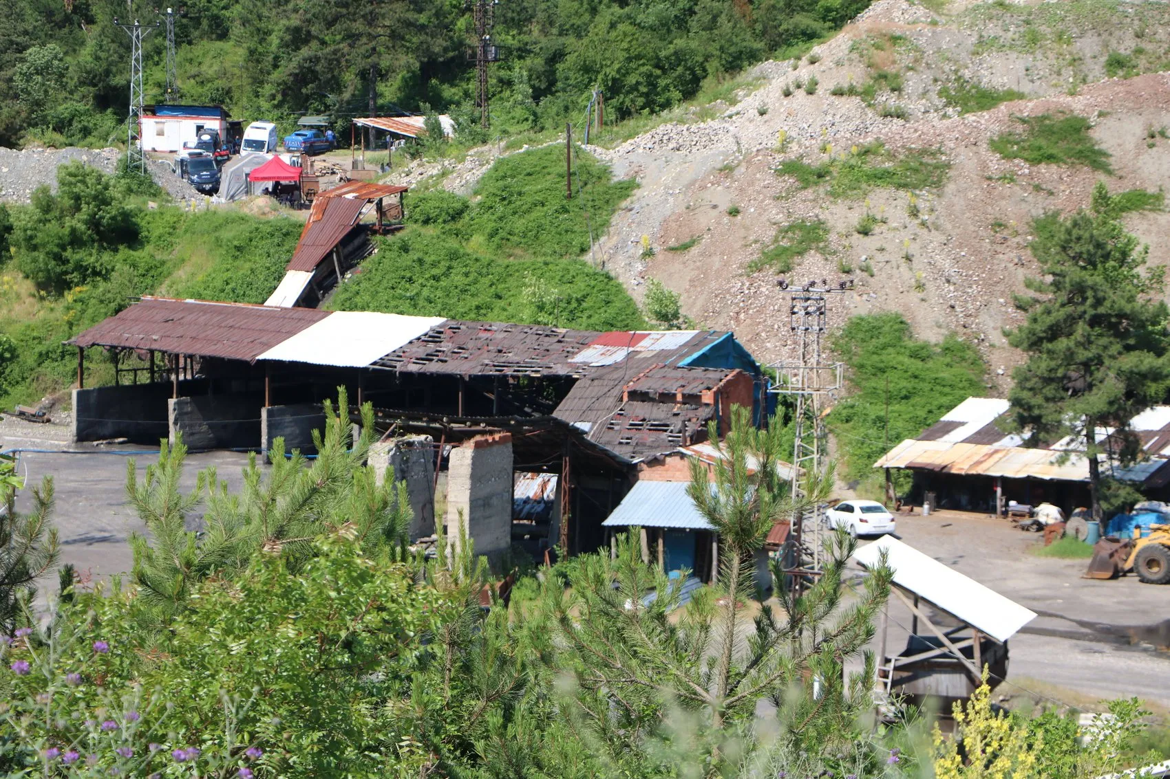 Bolu'da mühürlü madende göçük altında kalan işçiyi arama çalışması sürüyor