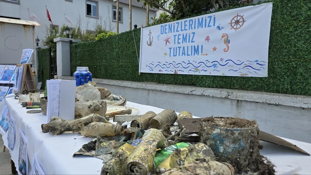 Mudanya denizinde temizlik operasyonu 2,5 ton çöp çıktı