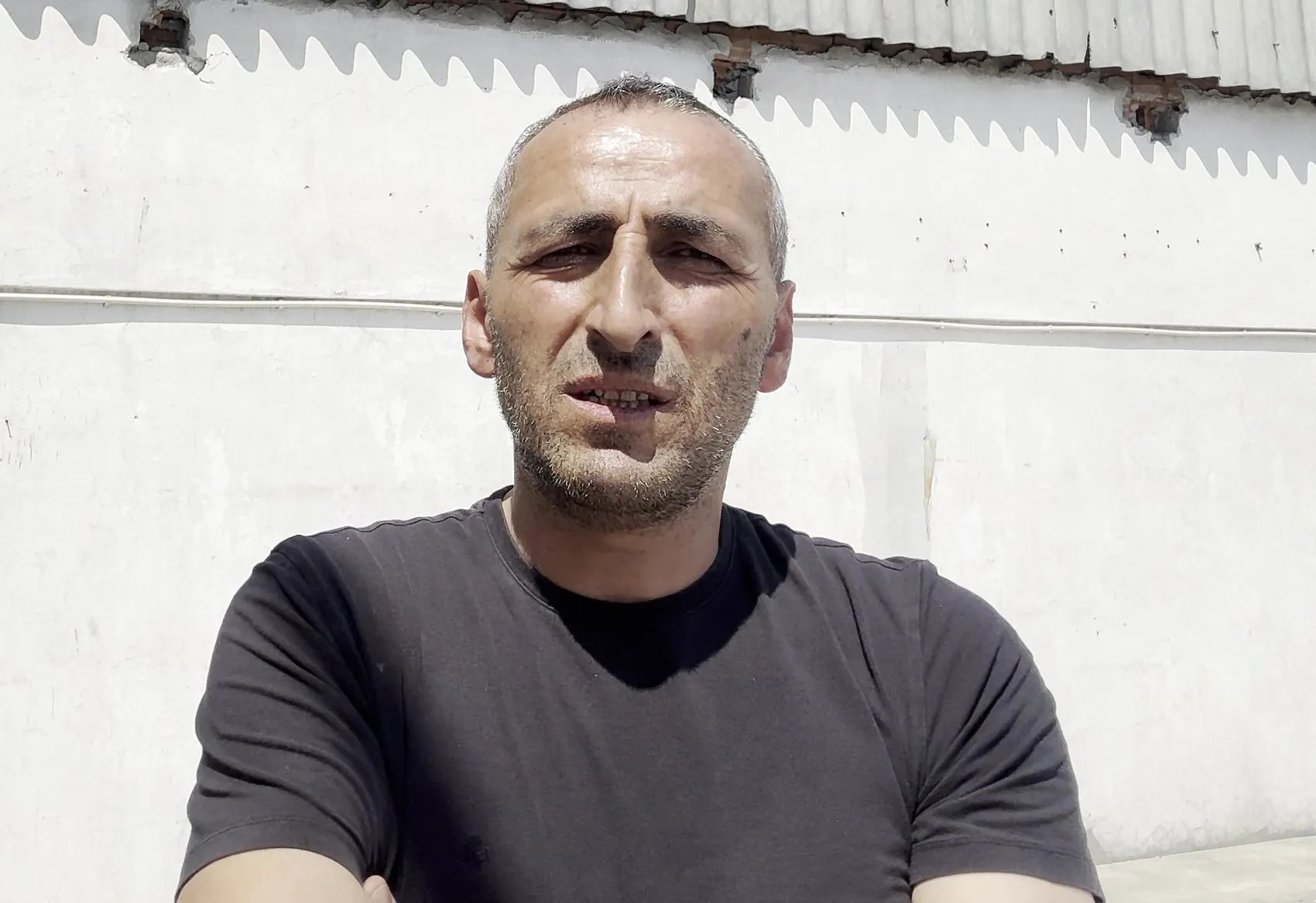 Sivaslı gençlerden meradaki çobanlara teknolojik bayram sürprizi