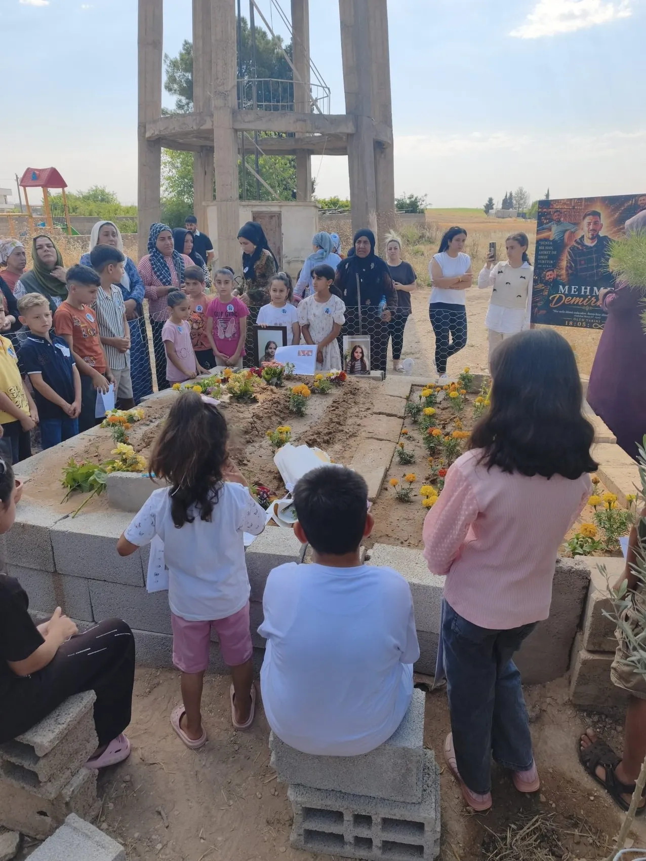 Mardin'de yangında hayatını kaybeden Melike karnesine kavuştu