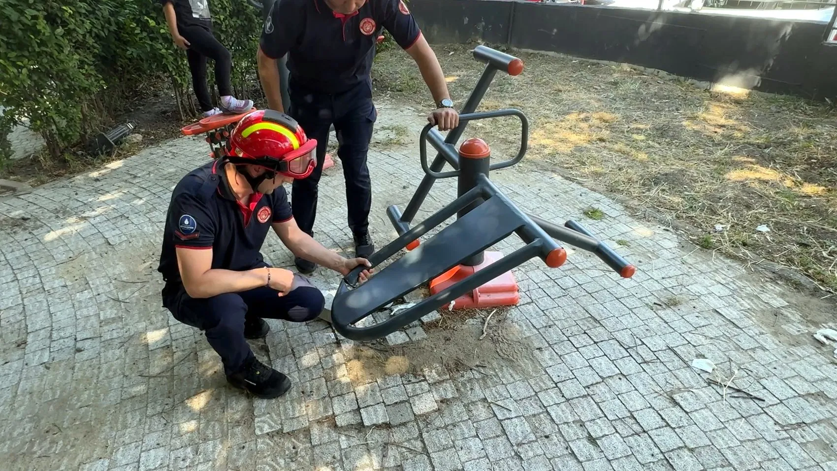 Avcılar'da çocuk parkındaki tehlikeli anlar