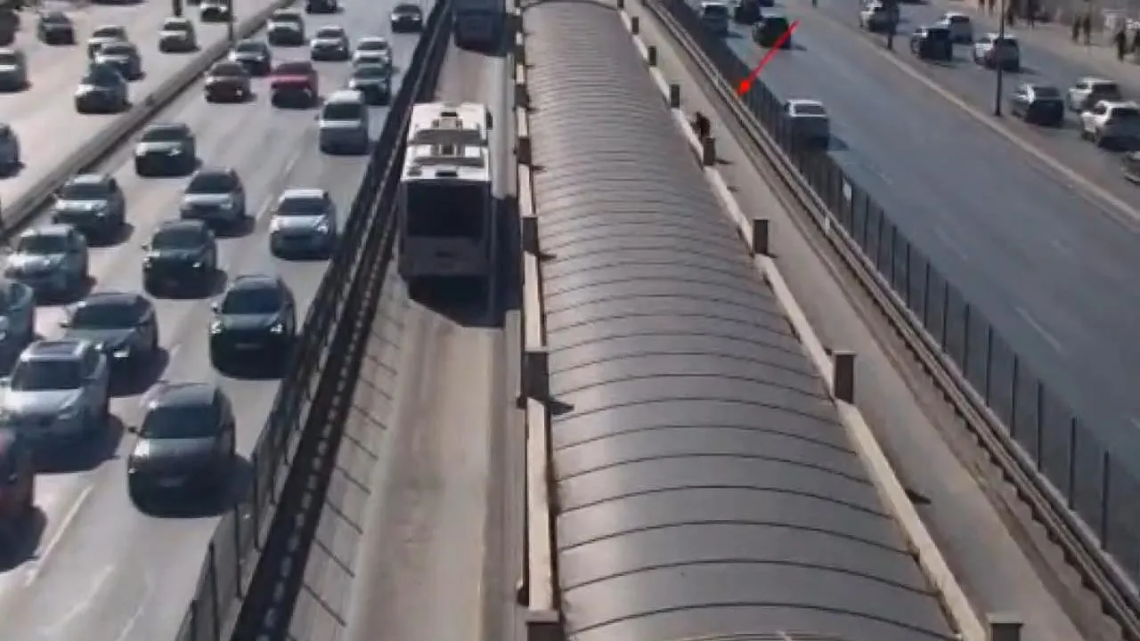Metrobüste yan bakma kavgası kanlı bitti
