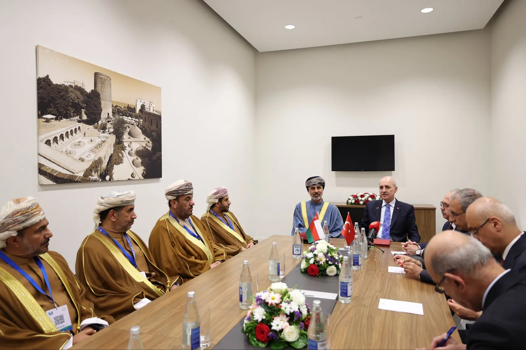 Kurtulmuş Bakü'de Umman Meclis Başkanı ile stratejik iş birliğini konuştu