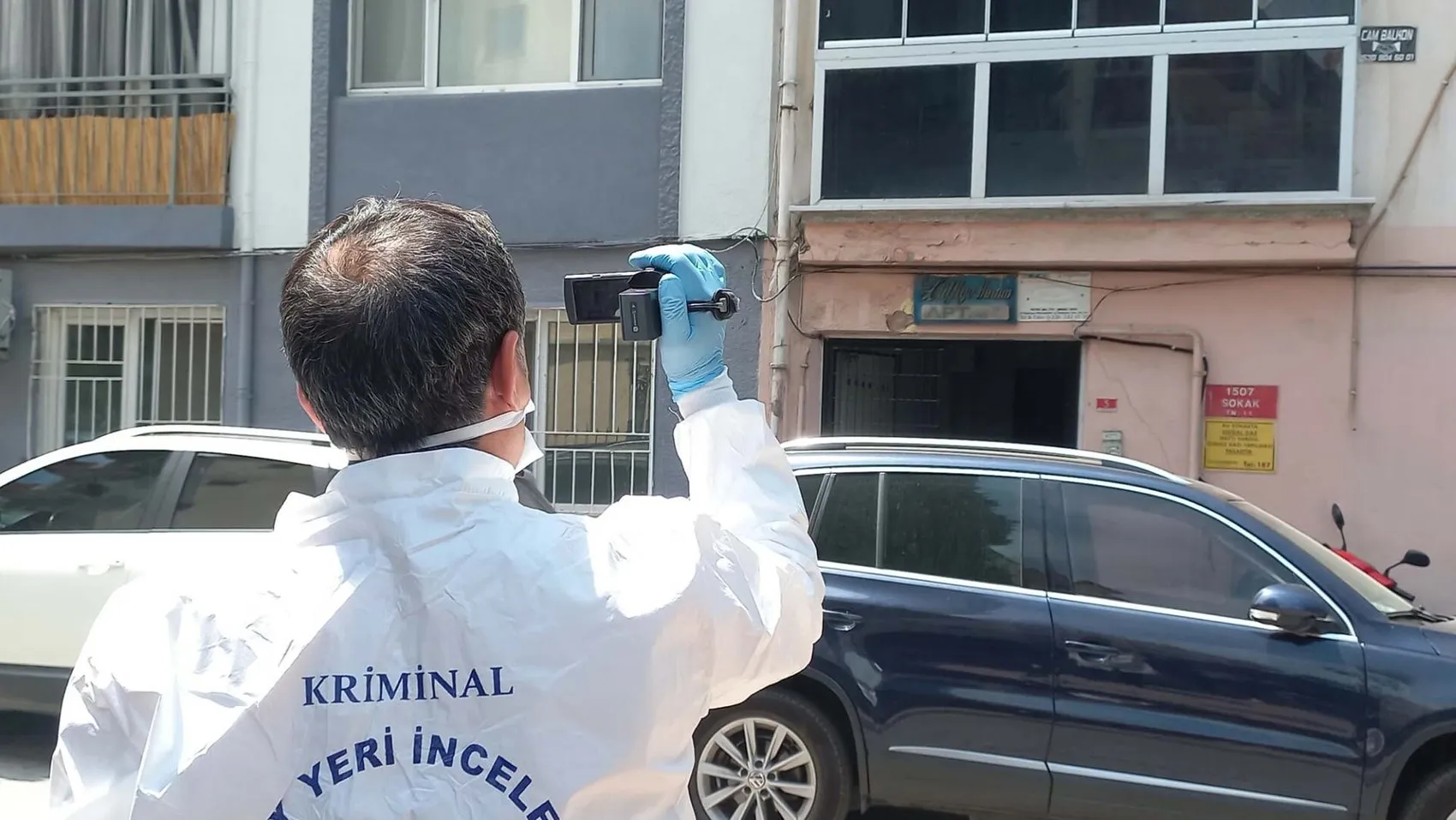 Manisa'da yalnız yaşayan modacı evinde ölü bulundu
