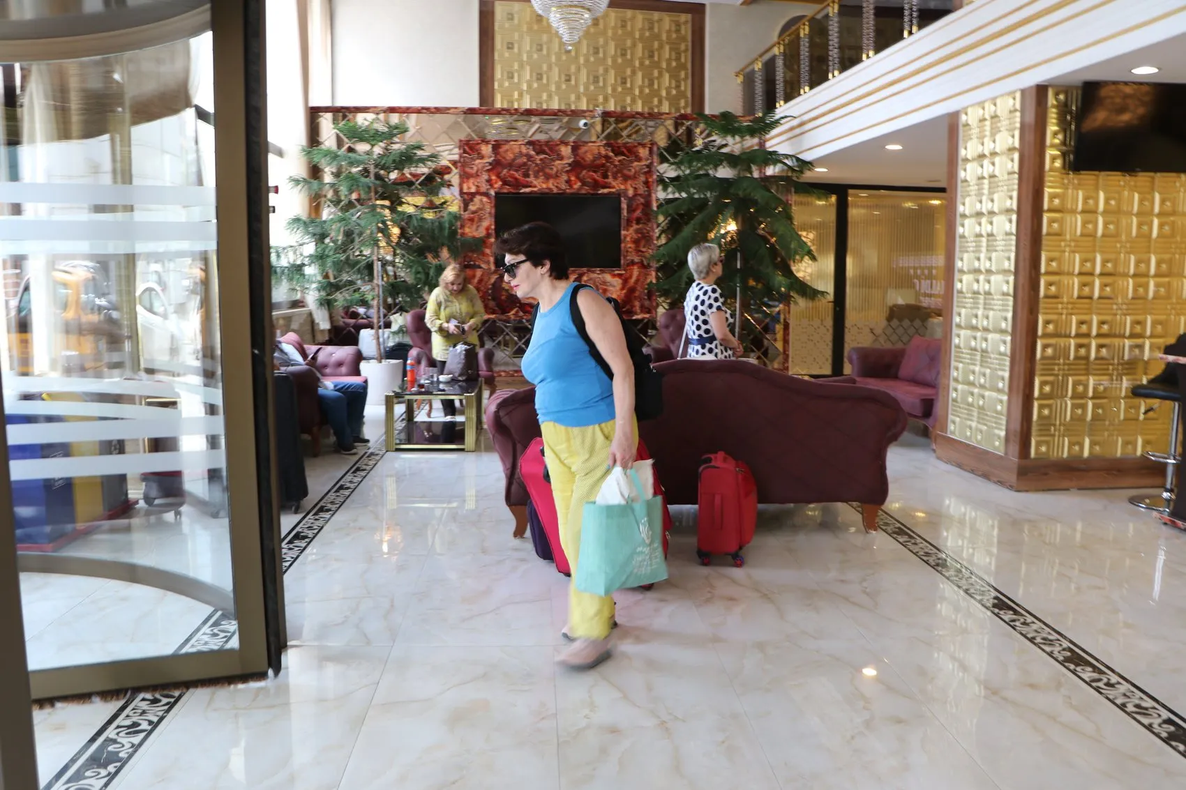 Van çarşısı İranlı turistlerle yeniden hareketlendi