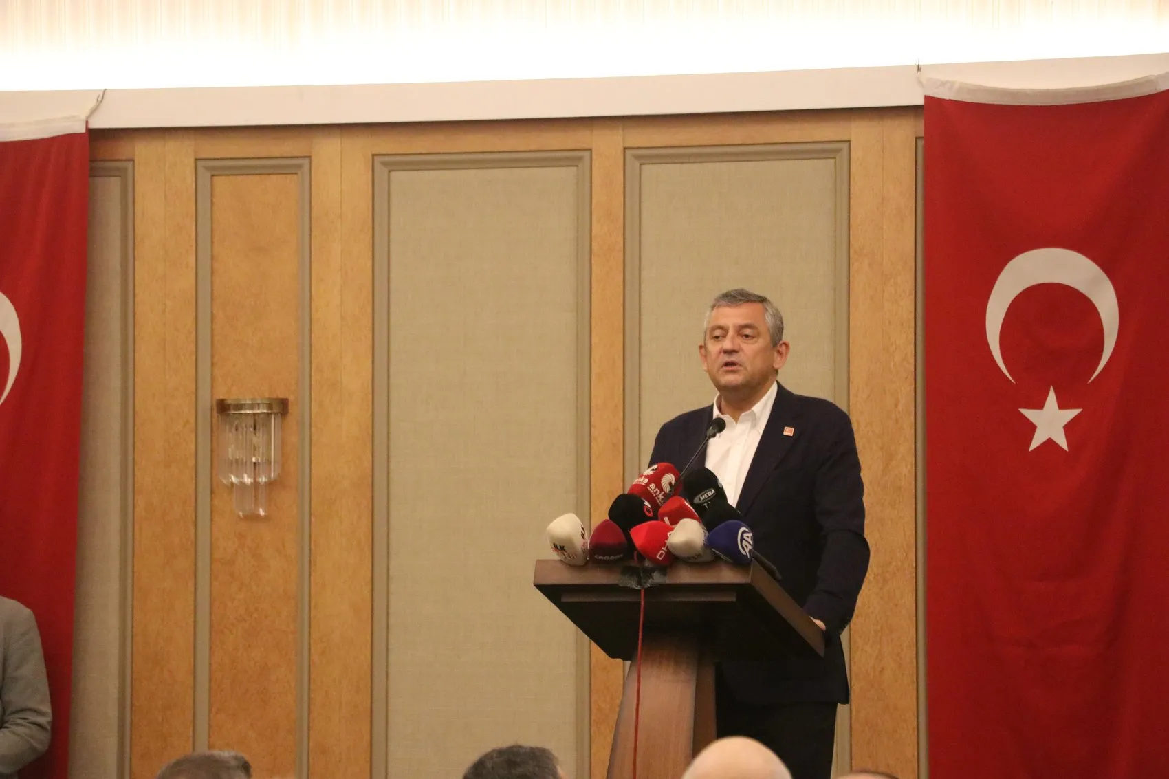 Özgür Özel'den CHP'ye yönelik müdahalelere sert çıkış