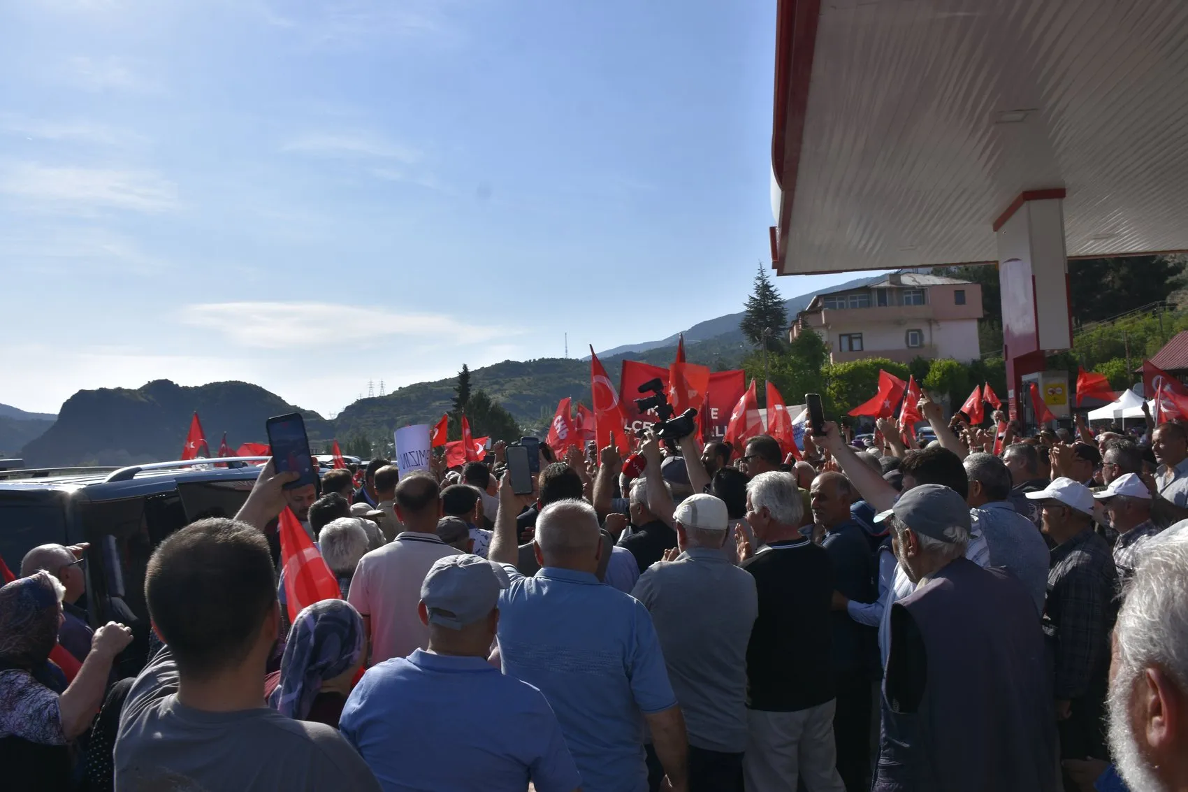 Özgür Özel rotayı iktidara çevirdi