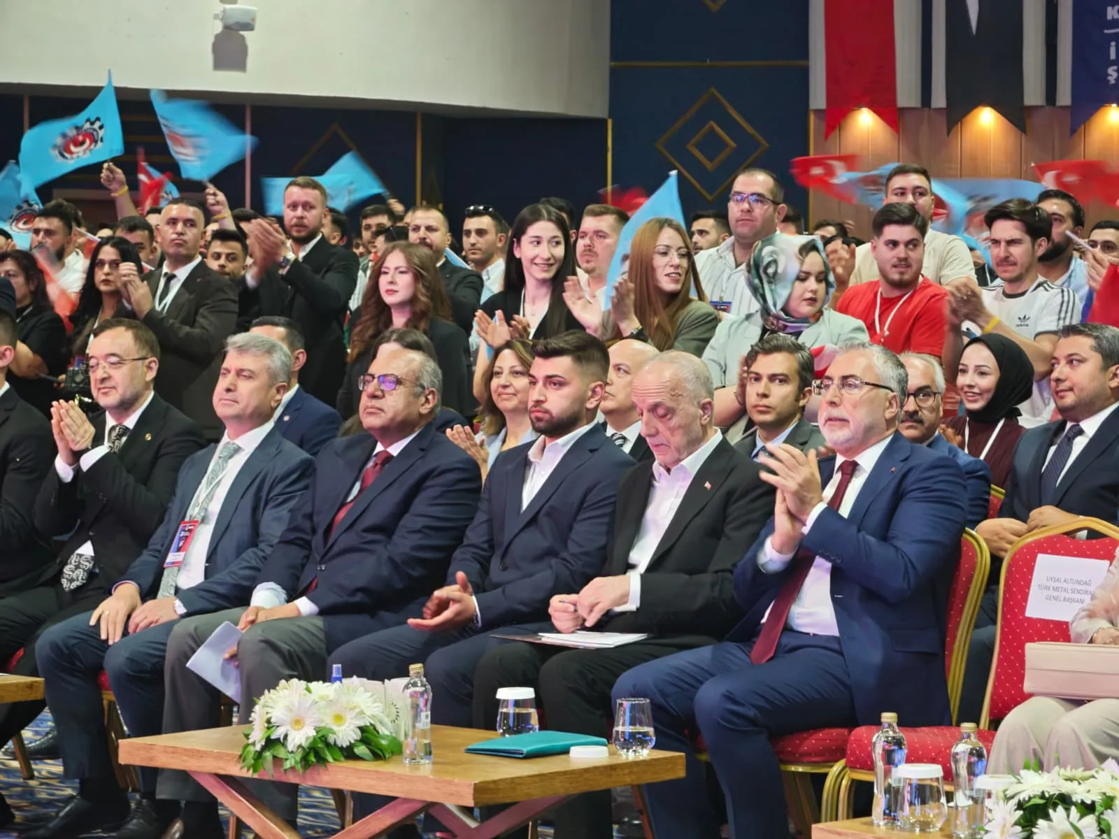 Bakan Işıkhan dijital bağımlılık uyarısı yaptı