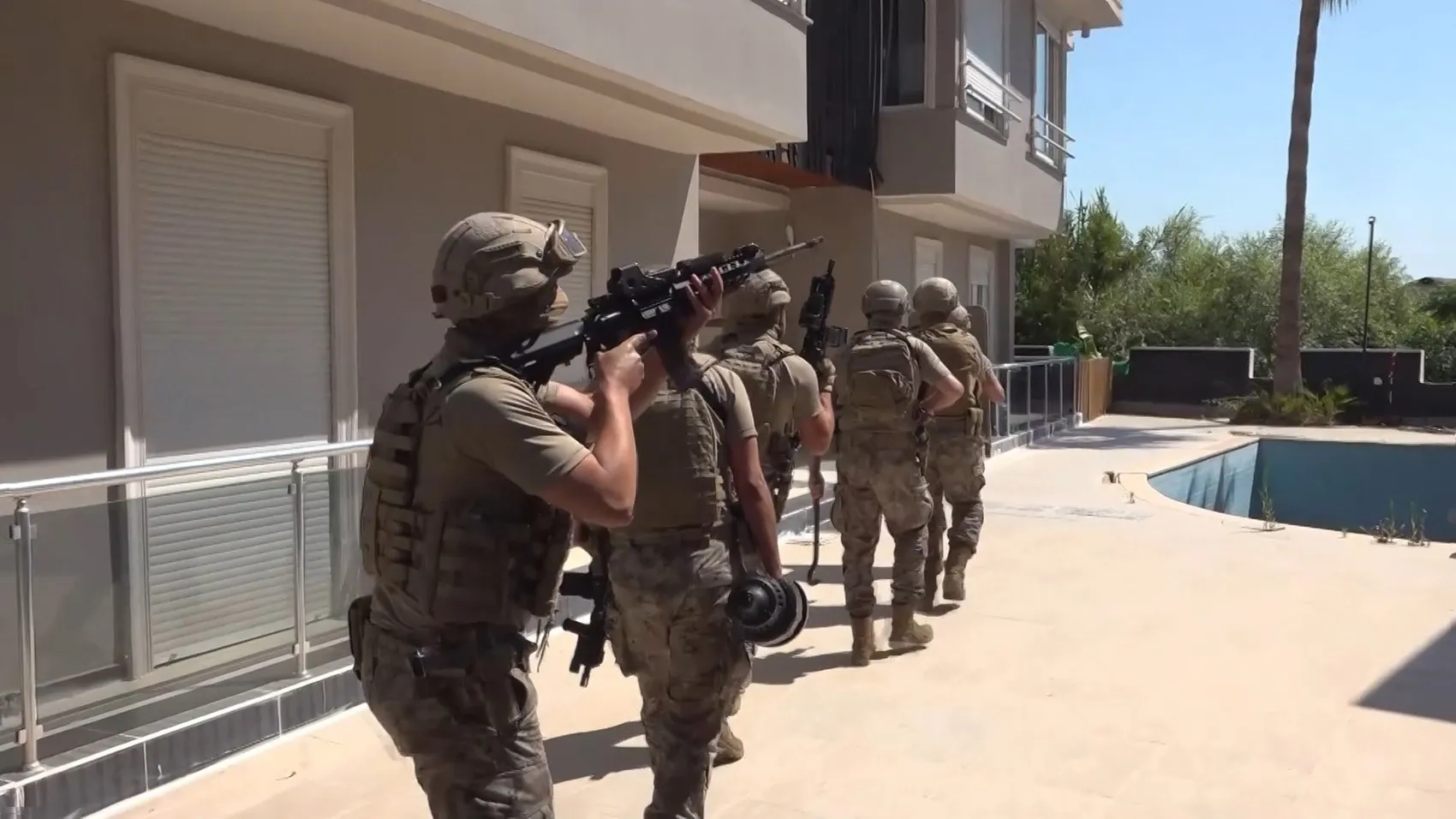 Antalya merkezli Avrupa vurgununa emniyetten büyük baskın