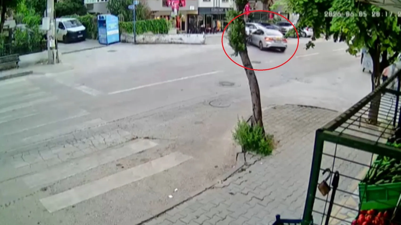 Mudanya'da motosiklet ve otomobil çarpıştı İki yaralı