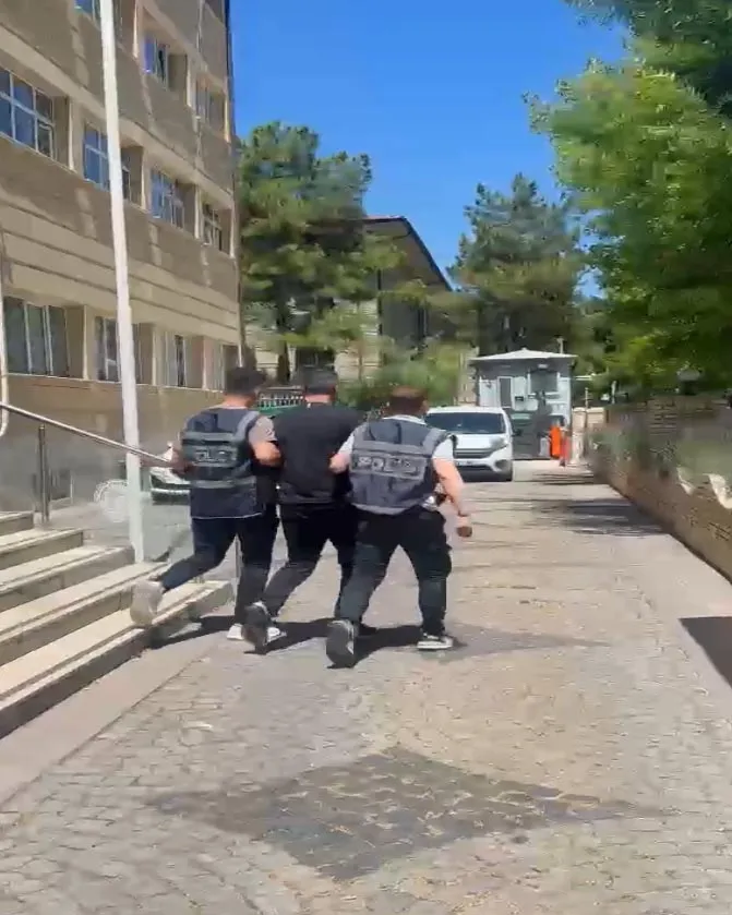 50 yıl hapis cezasıyla aranan firari Eskişehir'de yakalandı