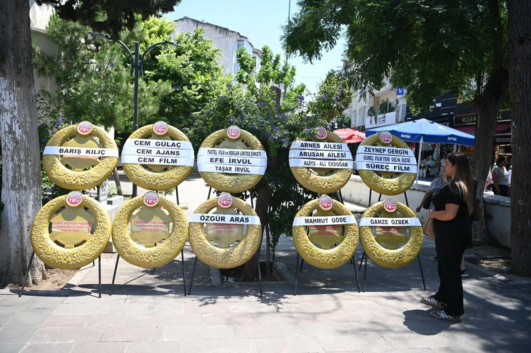 Oyuncu Ece İrtem Kuşadası'nda toprağa verildi